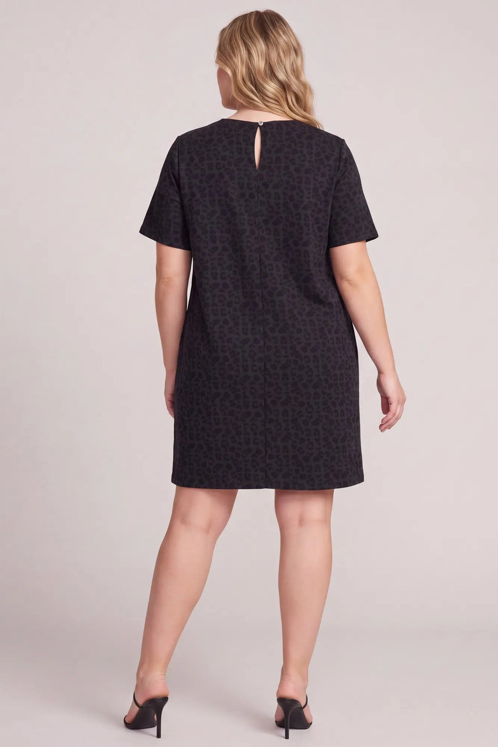 SHORT SLEEVE ANIMAL KNIT DRESS WITH POCKETS