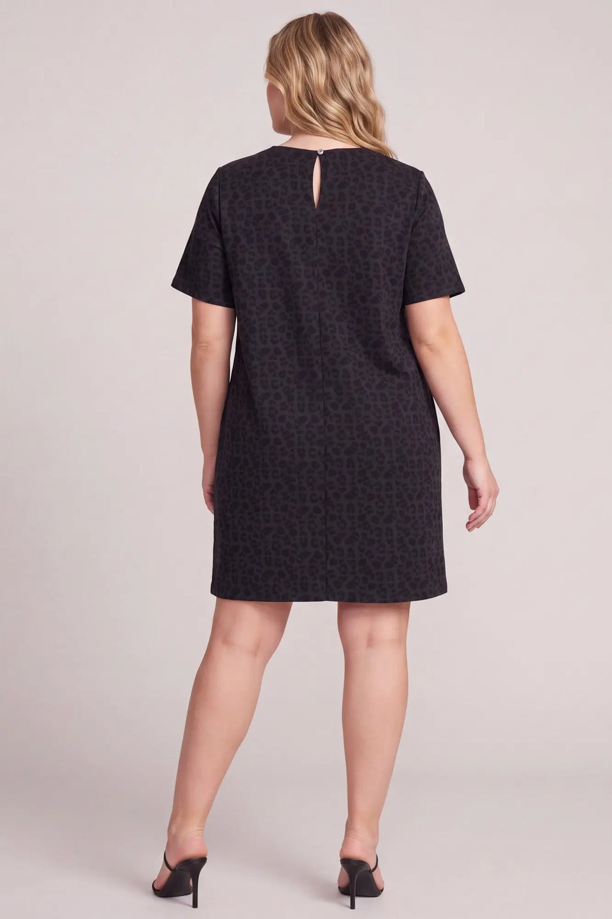 SHORT SLEEVE ANIMAL KNIT DRESS WITH POCKETS