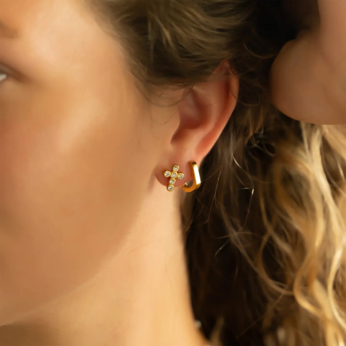 18K Gold Pvd Round Stone Cross Earrings