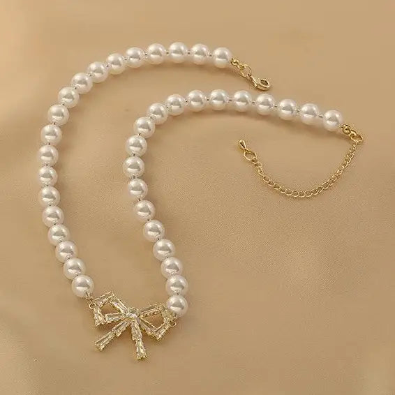 Lux Fake Pearl Bowknot Necklace